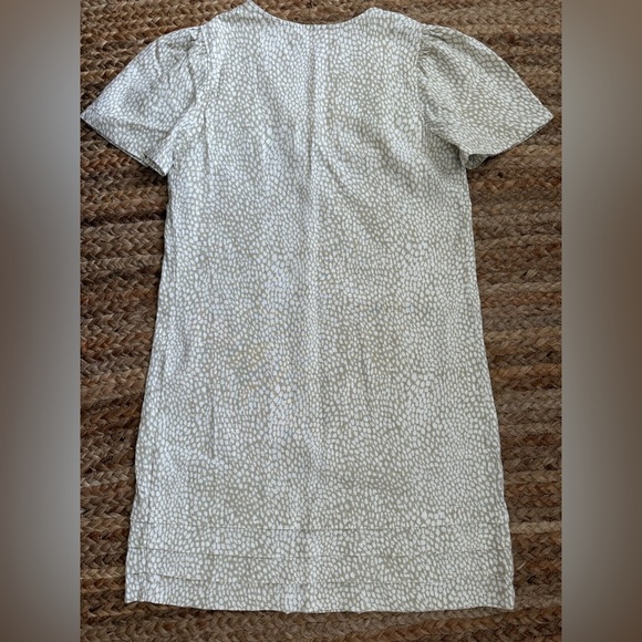 Nicole Miller Small Tan & White Tiered Hem Short Sleeve V Neck Sheath Dress - Picture 8 of 8